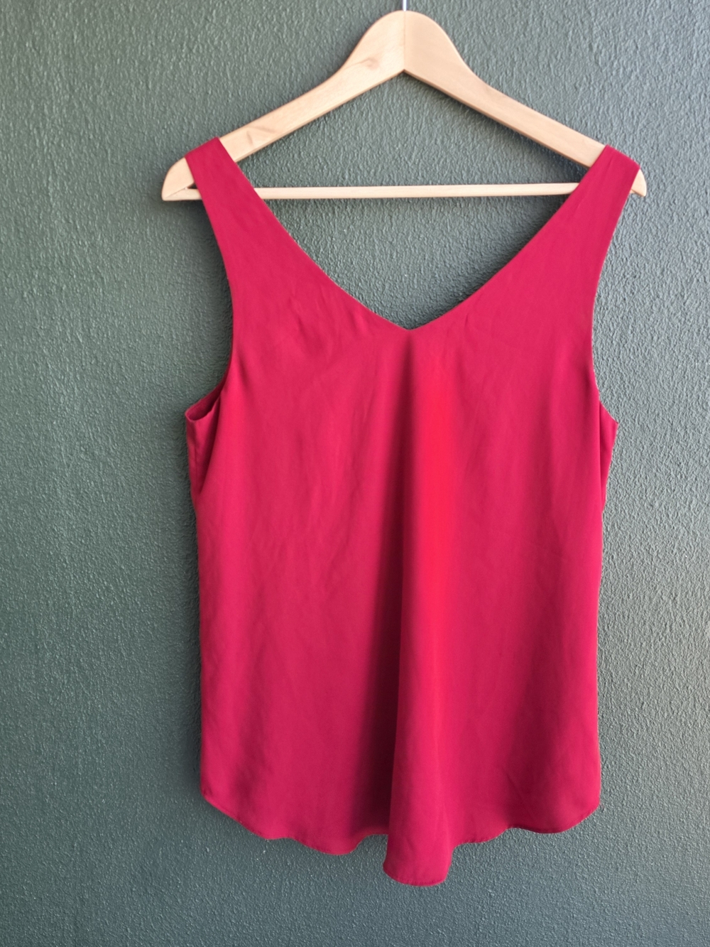 RW & CO. Women’s V-Neck Sleeveless Shell Top - Red Sz M